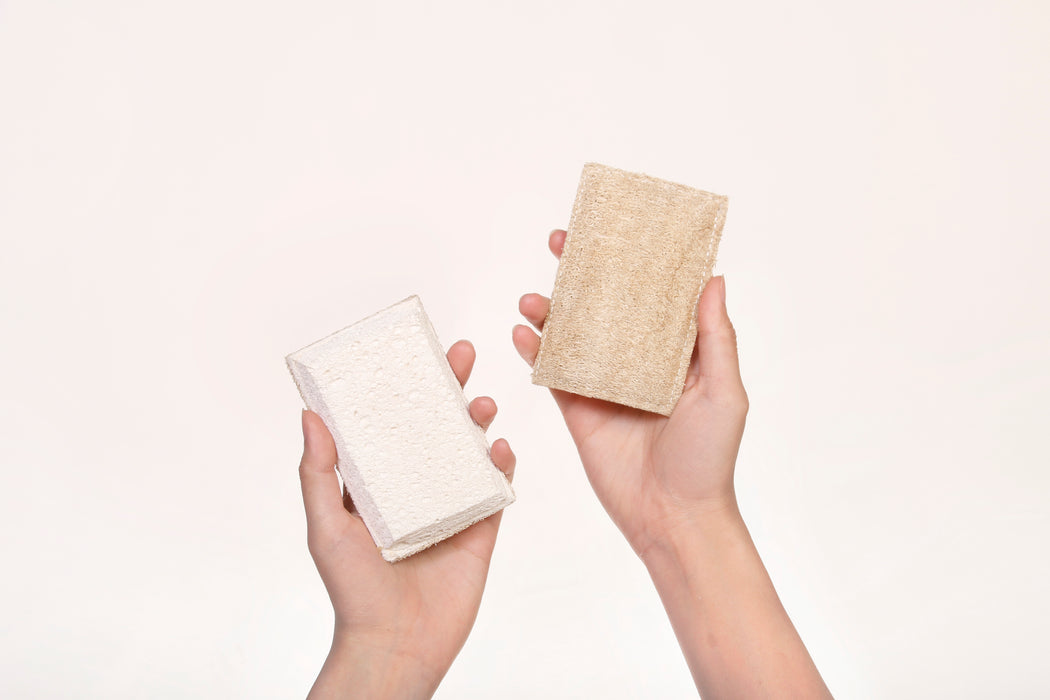 Eco Beige natural and fully compostable dish sponge made with wood cellulose fiber and loofah plant fiber. Hand held with different sides facing the front view.