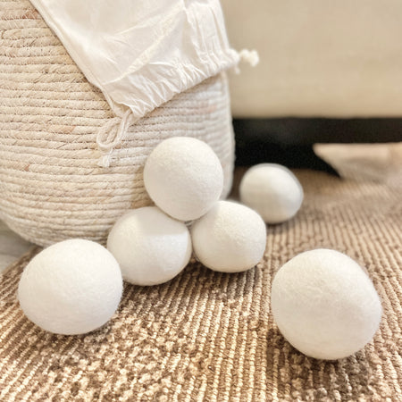 A sustainable and useful way to dry your clothes after the wash is here! Wool Dryer Balls can help you reduce approximately 25% less of your cloths drying time in the machine as it bounce and separate clothing to increase air flow for quicker drying. Not only that, Wool Dryer Balls can capture warm air which help smoothen up the clothes, making them wrinkle free! 