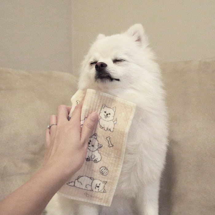This White Floof Swedish Sponge Cloth is inspired by Eco Beige's pet dog: Moongchi, the Pomeranian. Sponge cloth is one of the most incredible and eco-friendly house cleaning tool, OR, pet cleaning cloth! It replaces up to 17 paper towel rolls, preventing lots of single-use waste in the household. The cloth is also super absorbent, great for picking up liquid spill. It is machine washable and dries super quickly leaving no odor behind! Remember, it is also fully compost when it's time to replace one!