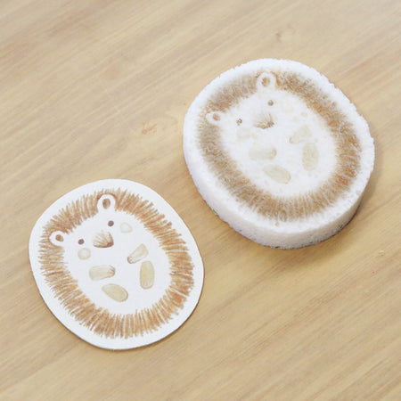 This cute hedgehog design sponge is all natural and pops up when exposed to water. The sponge is made of FSC-certified wood cellulose. It is plastic-free and fully compostable! Use this guilt-free sponge to wash dishes, clean bathtubs, or anything!