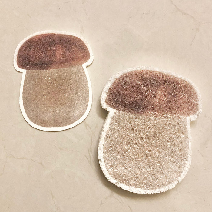 This fun mushroom sponge is all natural and pops up when exposed to water. The sponge is made of FSC-certified wood cellulose. It is plastic-free and fully compostable! Use this guilt-free sponge to wash dishes, clean bathtubs, or anything!